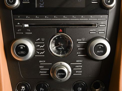 Used 2011 Aston Martin V8 Vantage Roadster RWD image 28