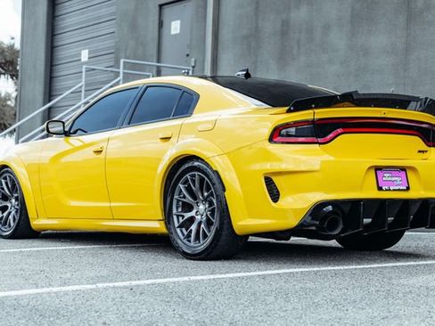 Used 2018 Dodge Charger SRT w/ Technology Group RWD image 9