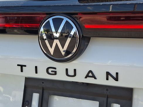 Used 2025 Volkswagen Tiguan SE R-Line AWD/4WD image 29