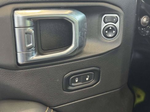 Used 2025 Jeep Wrangler Unlimited Sahara AWD/4WD image 17