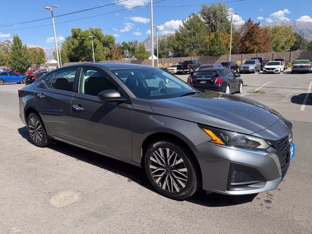 Used 2025 Nissan Altima 2.5 SV AWD/4WD image 7