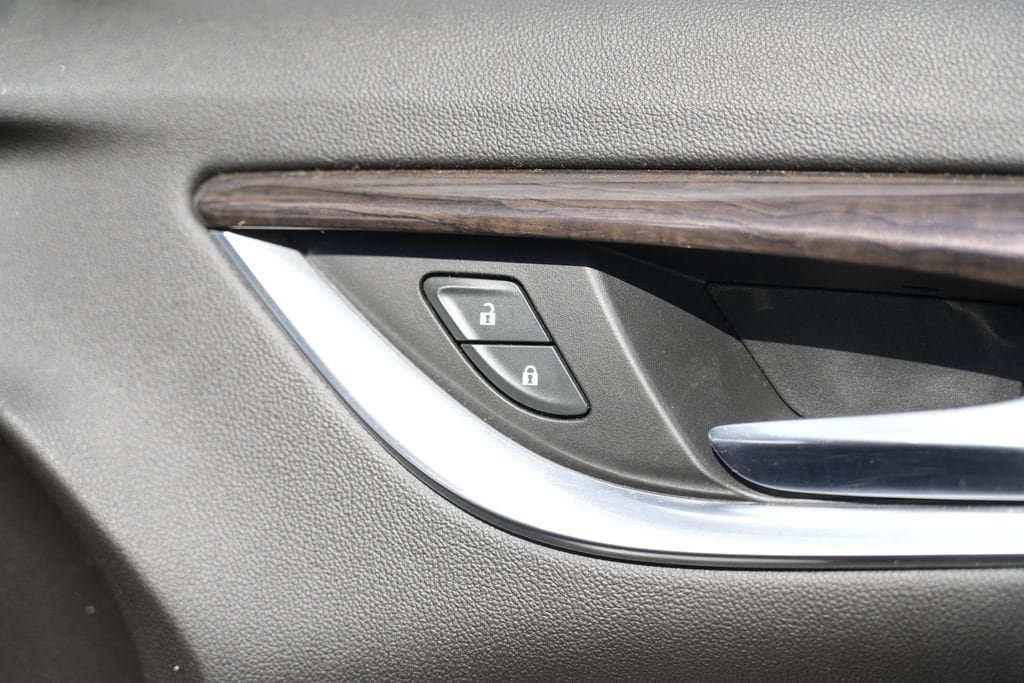 Used 2020 Buick Enclave Avenir w/ Avenir Technology Package AWD/4WD image 38