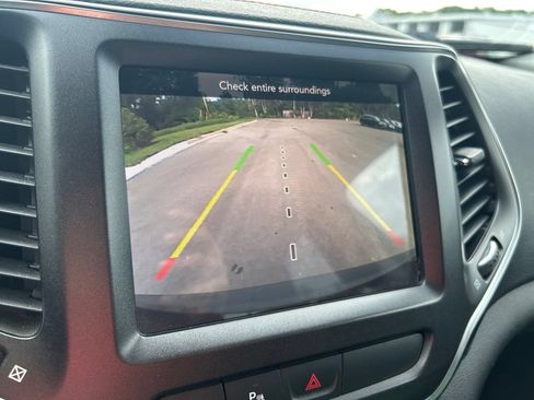 Used 2019 Jeep Cherokee Trailhawk w/ Cold Weather Group AWD/4WD image 31