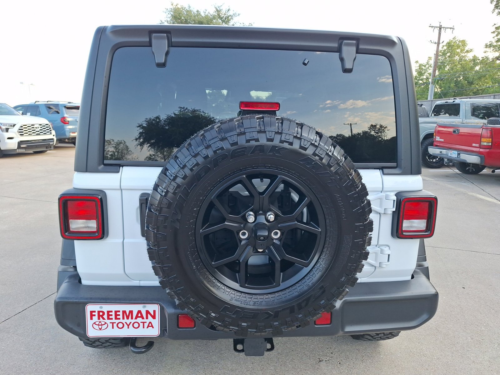 Used 2025 Jeep Wrangler Sport AWD/4WD image 5