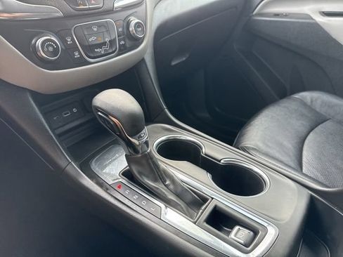 Used 2023 Chevrolet Equinox LS w/ LS Convenience Package FWD image 12