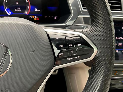 Used 2024 Volkswagen Tiguan SE R-Line image 24