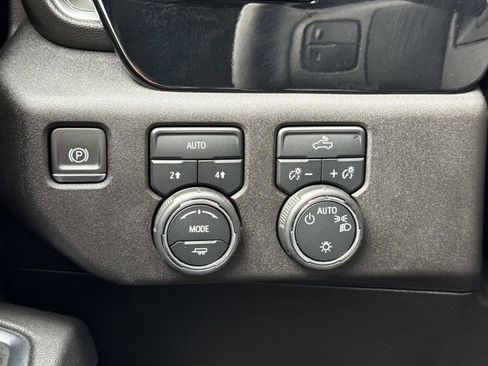 Used 2024 Chevrolet Silverado 1500 LT image 11