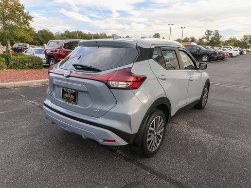 Used 2021 Nissan Kicks SV image 9