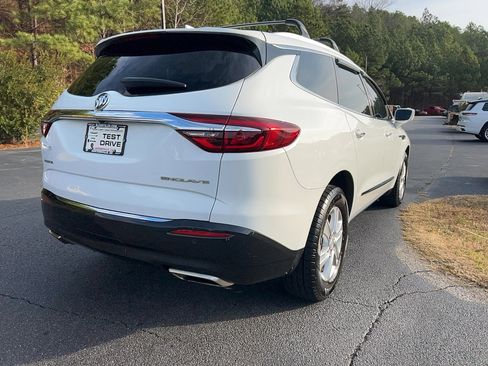 Used 2018 Buick Enclave Essence image 5