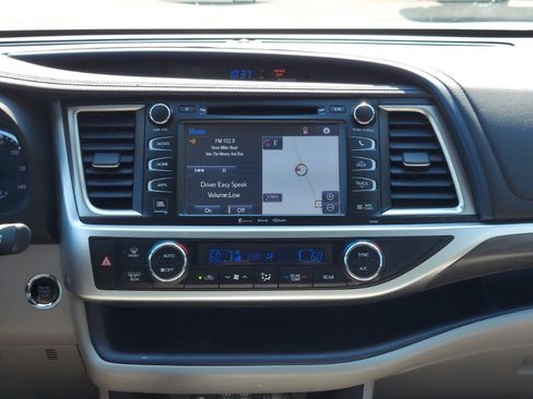 Used 2018 Toyota Highlander Limited Platinum AWD/4WD image 13