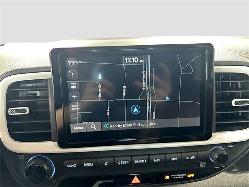 Used 2024 Hyundai Venue Limited image 11