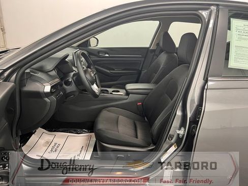 Used 2025 Nissan Altima 2.5 SV FWD image 30