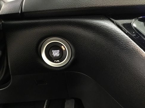 Used 2025 Chrysler Pacifica Select FWD image 21