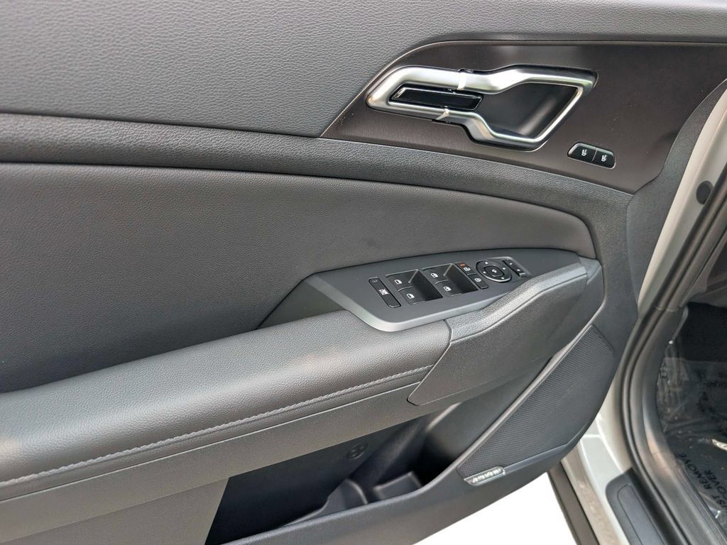 New 2026 Kia Sportage SX FWD image 13