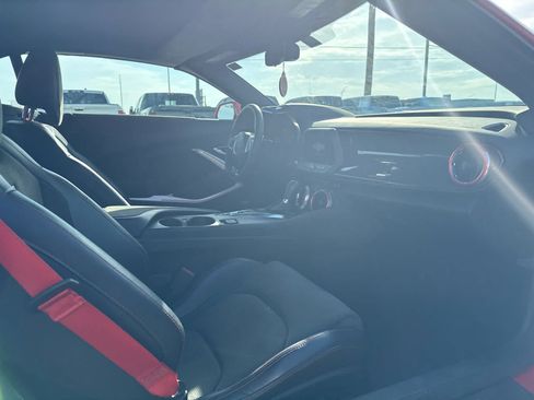 Used 2019 Chevrolet Camaro ZL1 RWD image 6