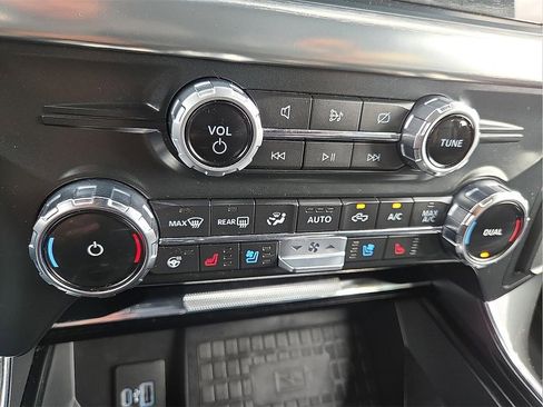 Used 2022 Ford F150 Lariat w/ Equipment Group 502A High image 14