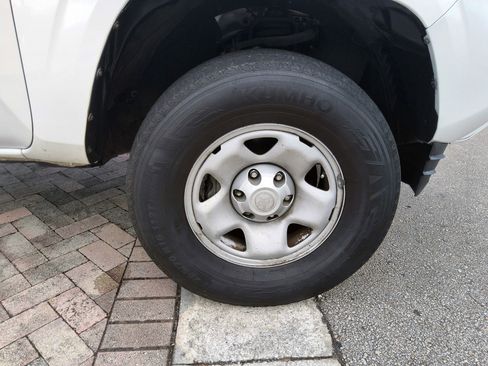 Used 2019 Toyota Tacoma SR RWD image 38