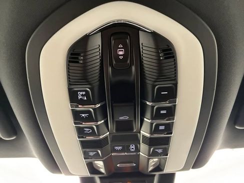 Used 2019 Porsche Macan AWD/4WD image 28