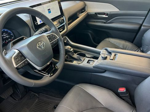 Certified 2024 Toyota Grand Highlander AWD image 9