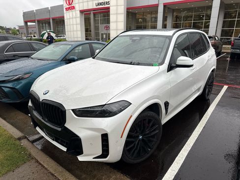 Used 2025 BMW X5 xDrive40i w/ M Sport Package AWD/4WD image 2