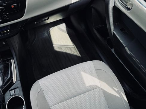 Used 2016 Toyota Corolla LE FWD image 6