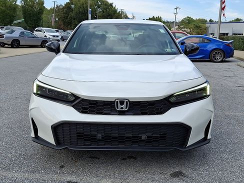 Used 2025 Honda Civic Sport image 2