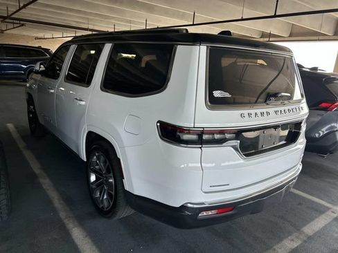Used 2022 Jeep Grand Wagoneer Series III w/ Rear Seat Video Group 1 AWD/4WD image 2