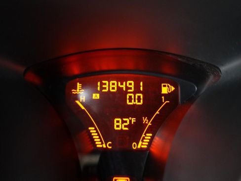 Used 2014 Nissan Juke SL FWD image 12