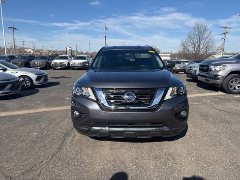 Used 2019 Nissan Pathfinder SV image 3