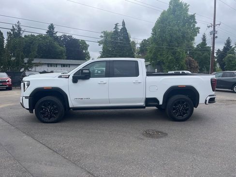 Used 2024 GMC Sierra 2500 AT4 w/ Technology Package AWD/4WD image 4