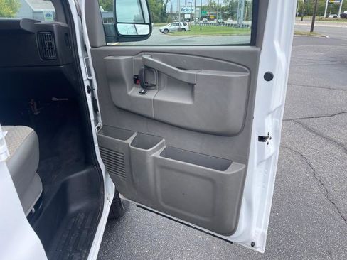 Used 2023 Chevrolet Express 3500 LS image 40