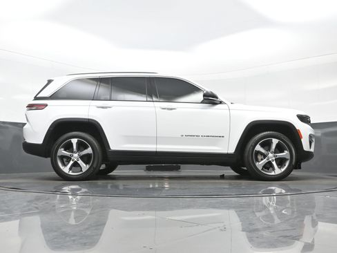 Used 2023 Jeep Grand Cherokee Limited AWD/4WD image 31