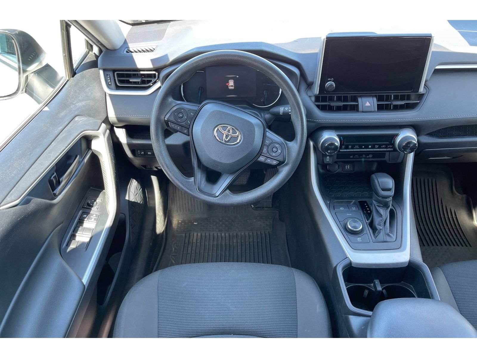 Used 2023 Toyota RAV4 LE AWD/4WD image 17