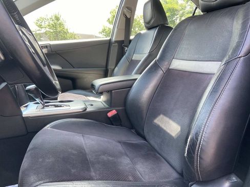 Used 2012 Toyota Camry SE w/ Leather Pkg FWD image 18