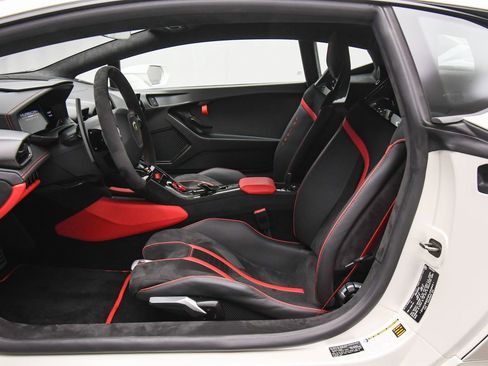 Used 2023 Lamborghini Huracan Tecnica image 15