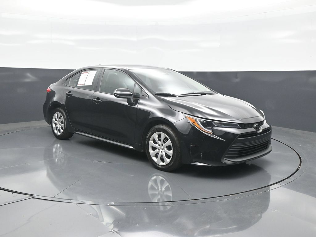Used 2025 Toyota Corolla LE FWD image 1