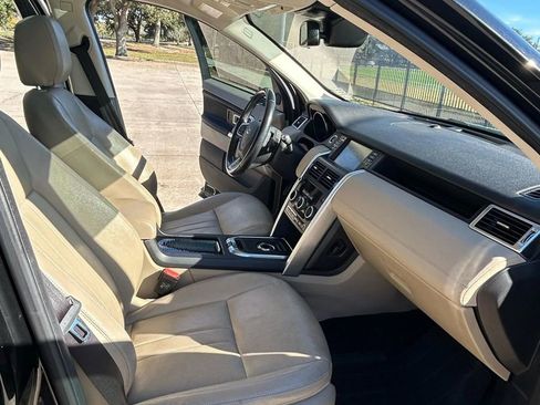 Used 2018 Land Rover Discovery Sport HSE image 17