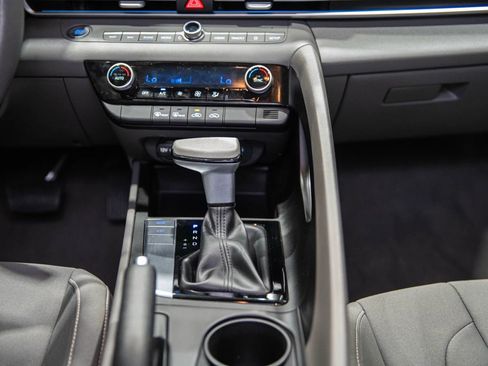 Used 2024 Hyundai Elantra SEL image 13