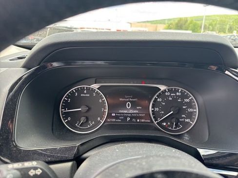 Used 2022 Nissan Pathfinder SL AWD/4WD image 16
