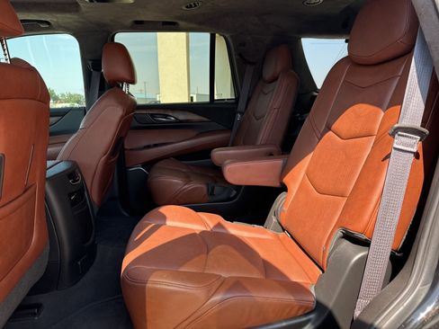 Used 2015 Cadillac Escalade Premium image 11