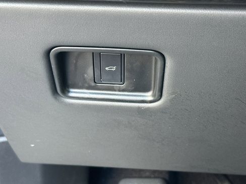 Used 2025 Land Rover Range Rover Sport SE image 33