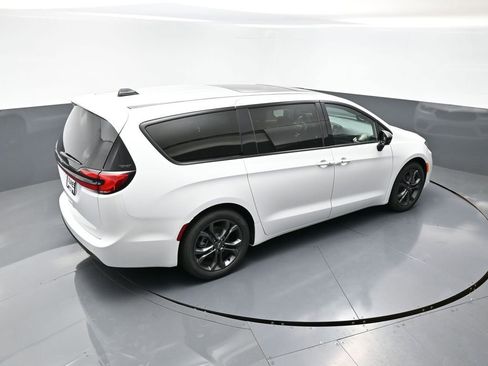 New 2026 Chrysler Pacifica Select image 29