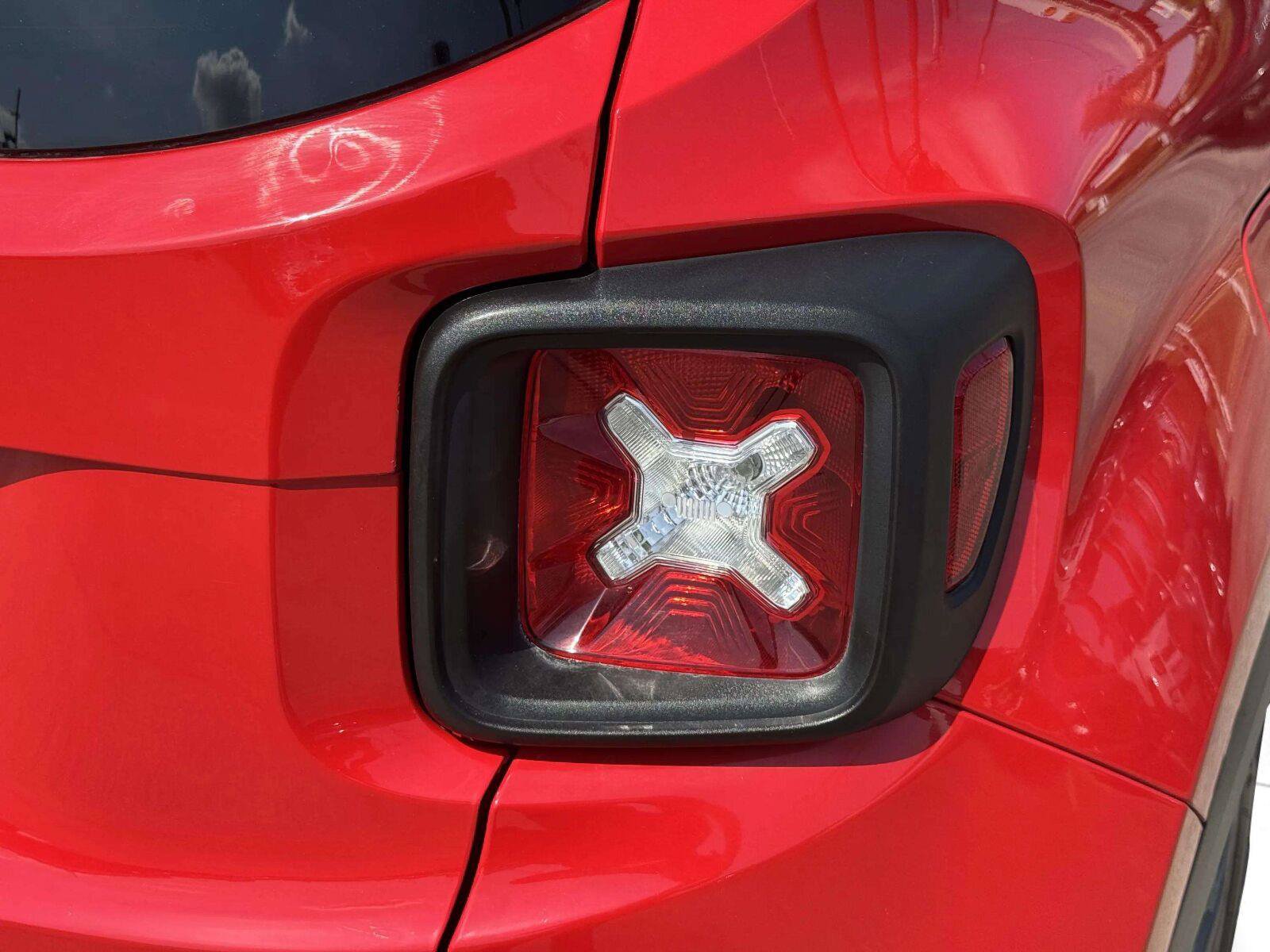 Used 2015 Jeep Renegade Latitude w/ Popular Equipment Group FWD image 15