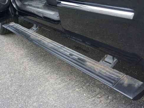 Used 2010 Cadillac Escalade Premium image 26