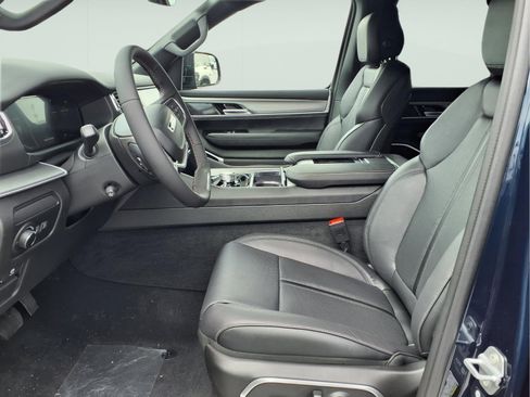 New 2026 Jeep Grand Wagoneer Limited AWD/4WD image 10