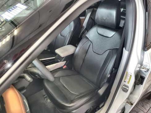 Used 2023 Jeep Compass Limited AWD/4WD image 11