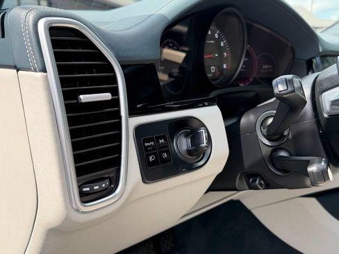 Used 2021 Porsche Cayenne AWD/4WD image 41