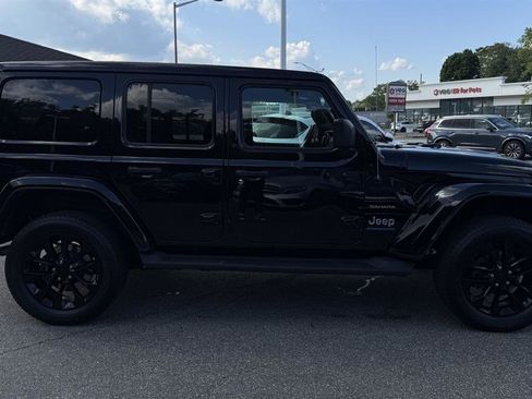 Used 2023 Jeep Wrangler Unlimited Sahara w/ Cold Weather Group AWD/4WD image 19