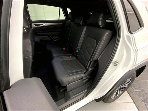 Used 2025 Volkswagen Atlas Cross Sport SE image 25