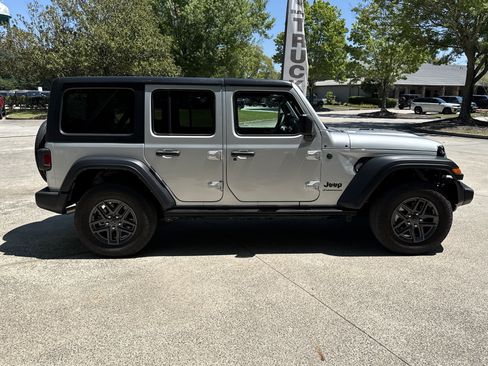 Used 2024 Jeep Wrangler Unlimited Sport AWD/4WD image 8